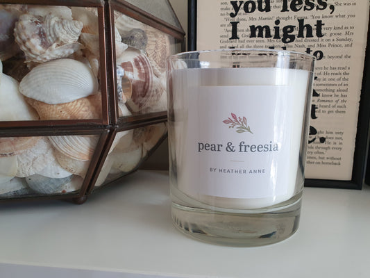 * NEW * Pear & Freesia Woodwick Candle