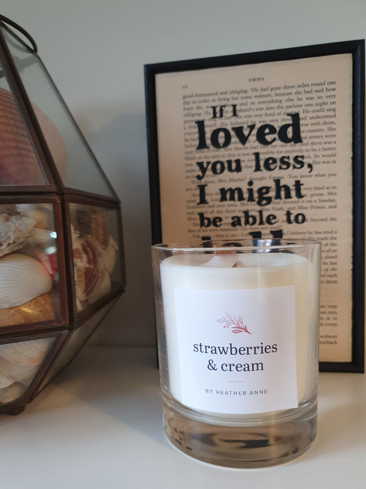 * NEW * Strawberries & Cream Woodwick Candle