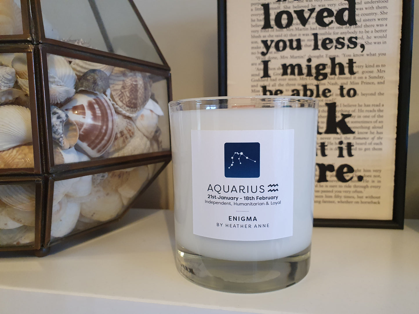 Aquarius - Enigma. 21st January - 18th February Woodwick Candle