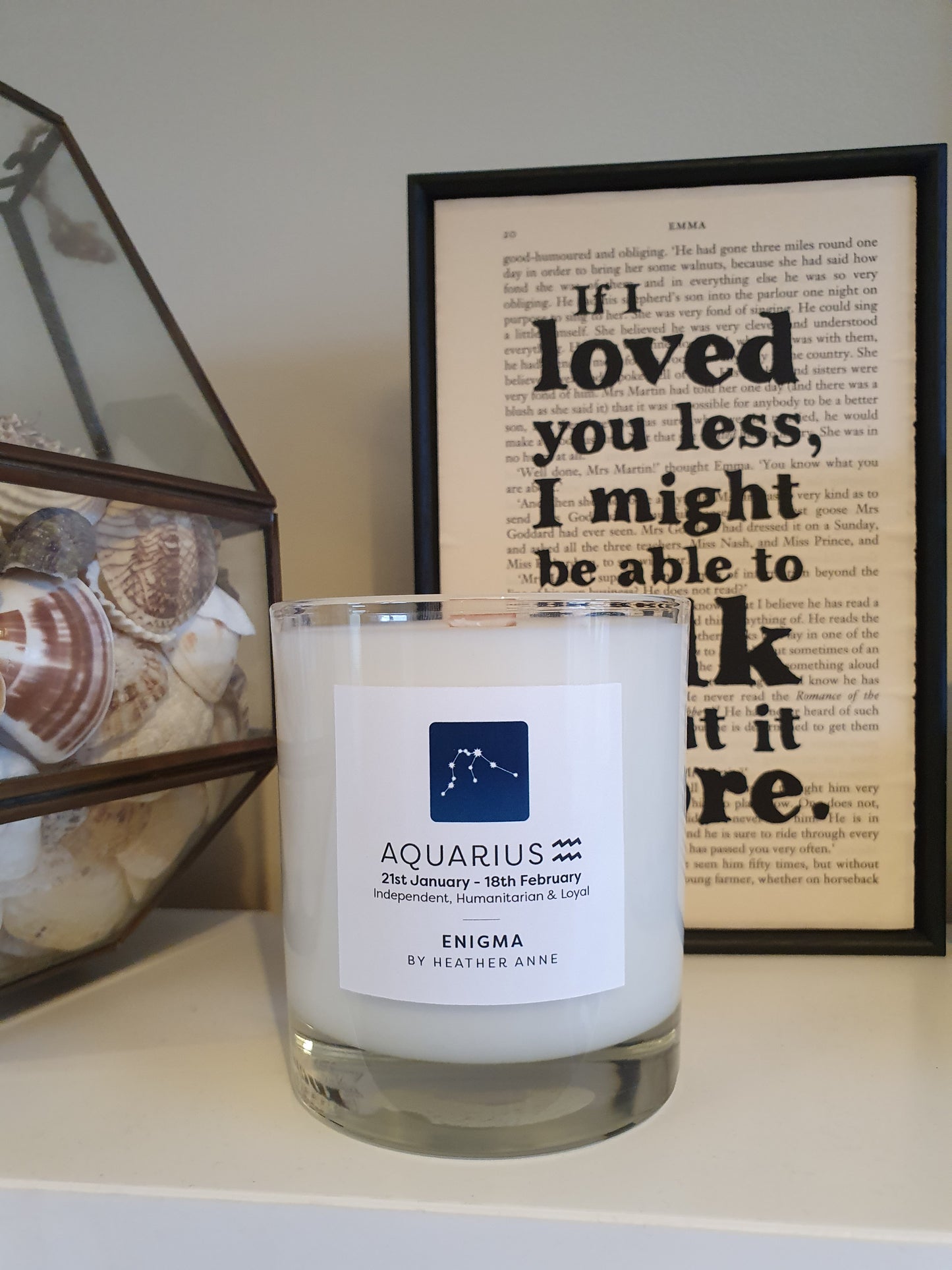 Aquarius - Enigma. 21st January - 18th February Woodwick Candle